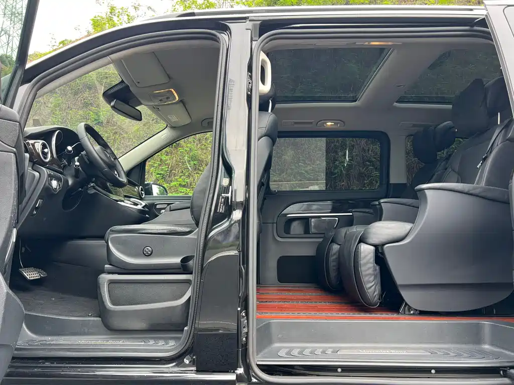 Mercedes-Benz V-Class 2018 — фото 14