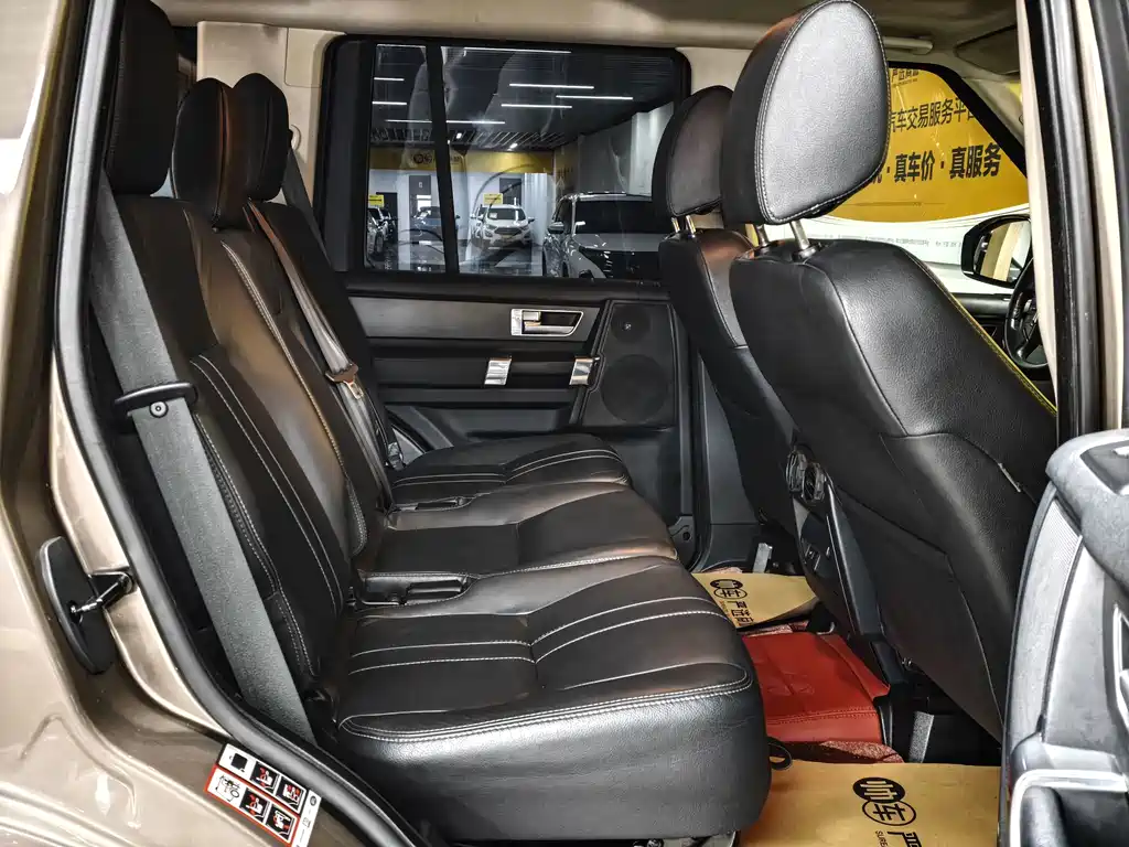 Land Rover Discovery 2015 — фото 15