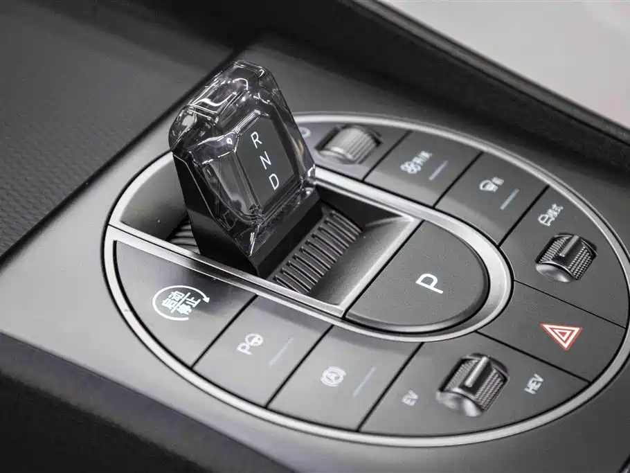 BYD Seal 05 DM-i 2025 — фото 23
