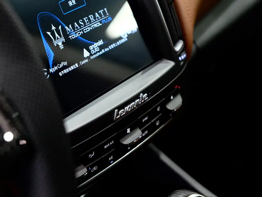 Maserati Levante 2016 — фото 19