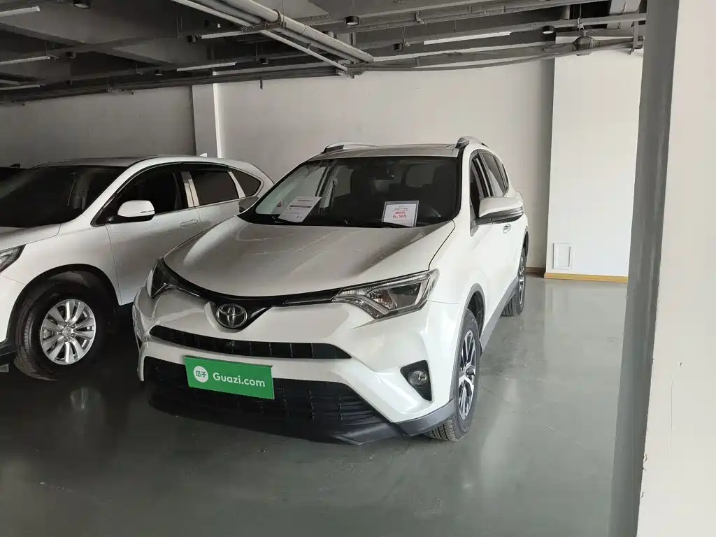 Toyota RAV4 2017 — фото 9