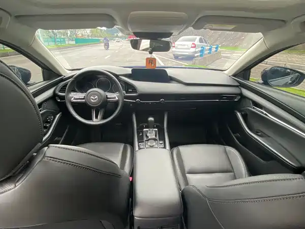 Mazda 3 Axela 2021