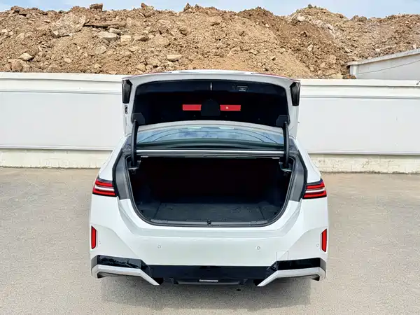 BMW i5 2024