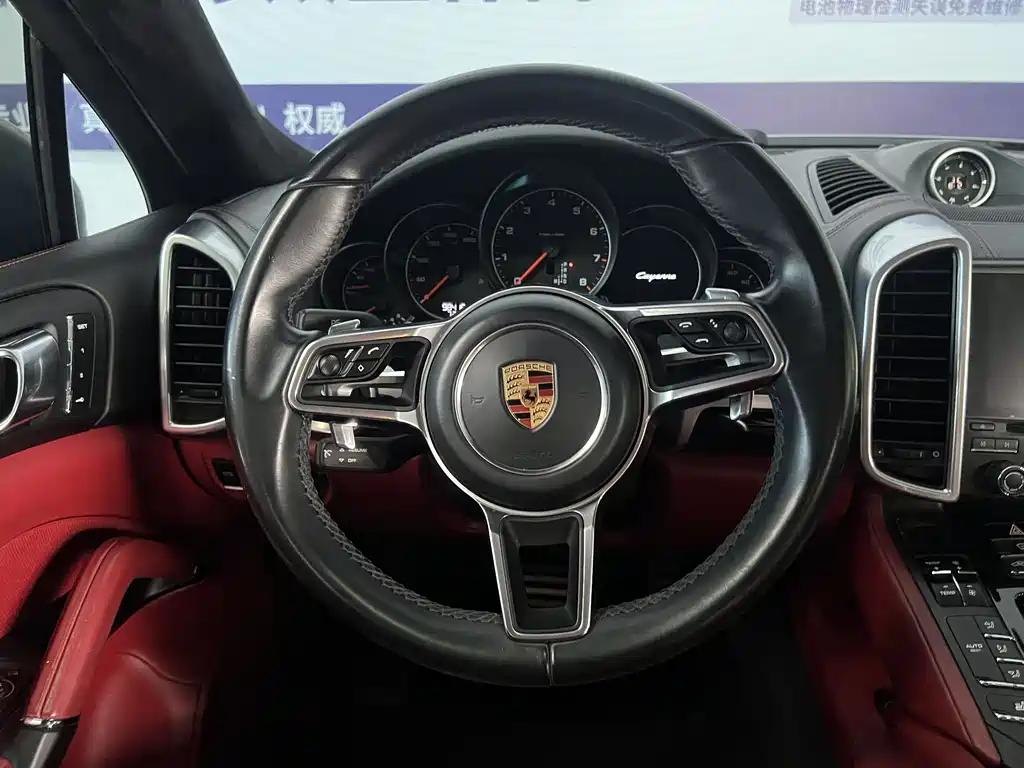 Porsche Cayenne 2017 — фото 19