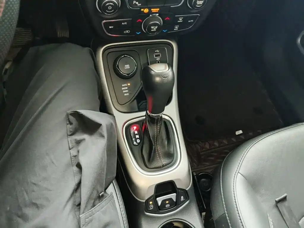 Jeep Compass 2019 — фото 14