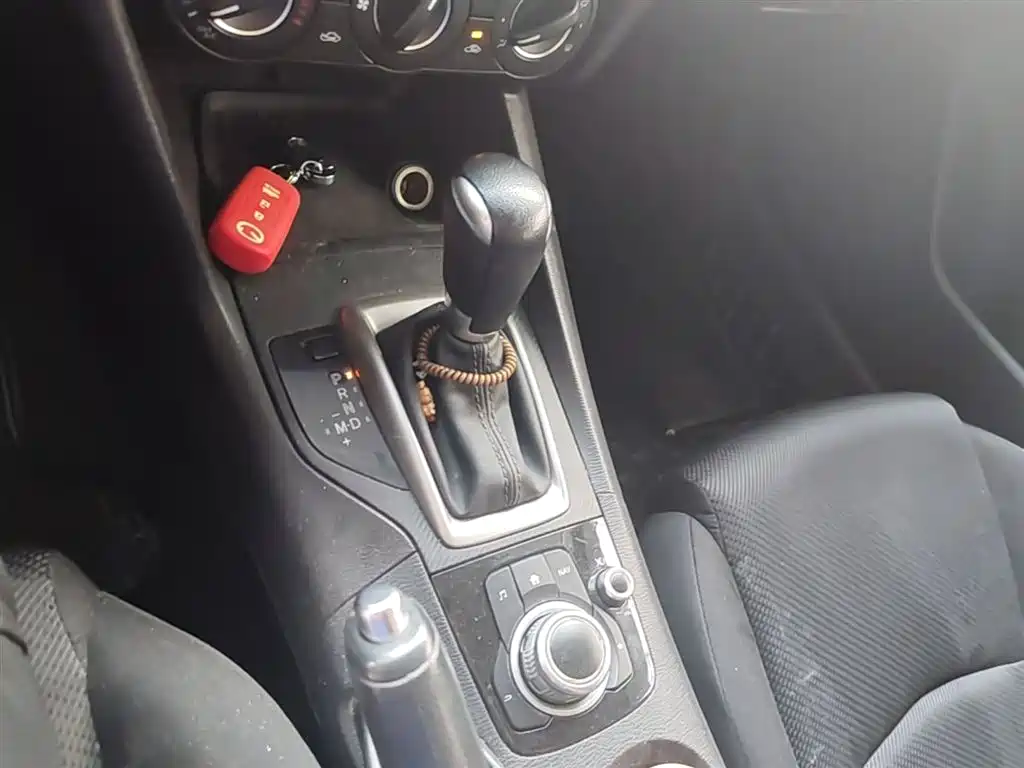 Mazda 3 Axela 2018 — фото 14