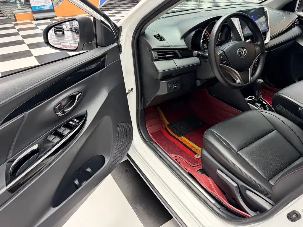 Toyota Yaris L 2022