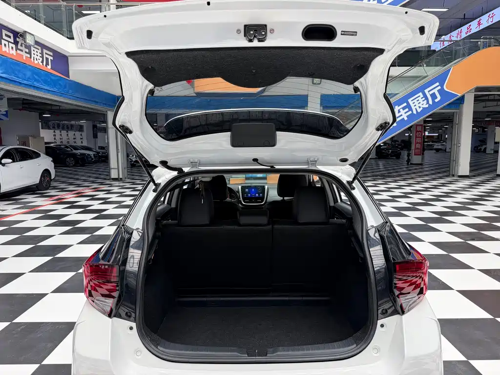 Toyota Yaris L 2022 — фото 15
