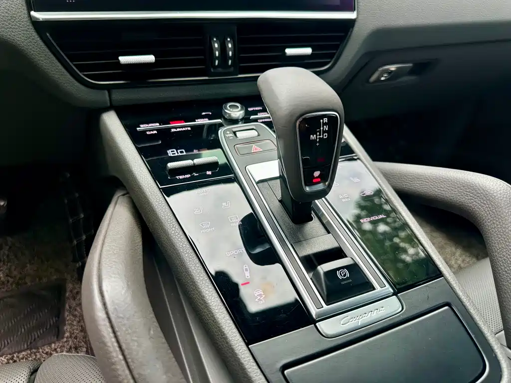 Porsche Cayenne 2018 — фото 11
