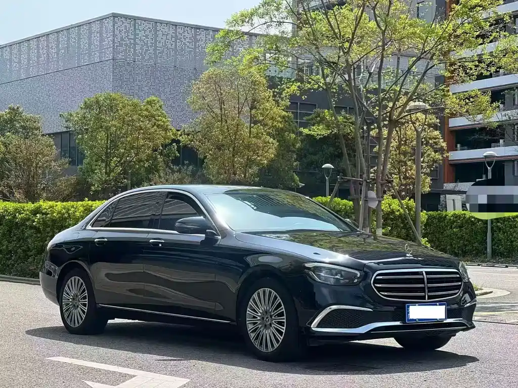 Mercedes-Benz E-Class 2023 — фото 11