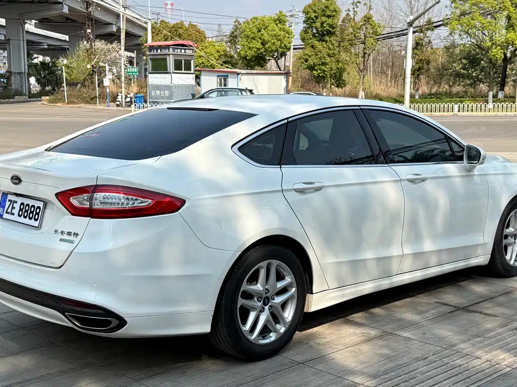 Ford Mondeo 2015 — фото 3