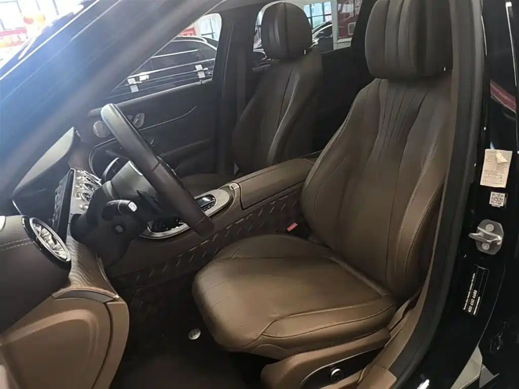 Mercedes-Benz E-Class 2019 — фото 15