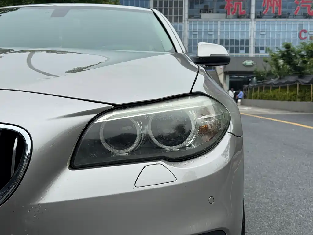 BMW 5 Series 2016 — фото 10