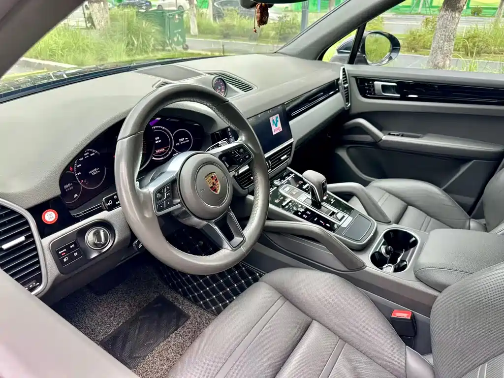 Porsche Cayenne 2018 — фото 13