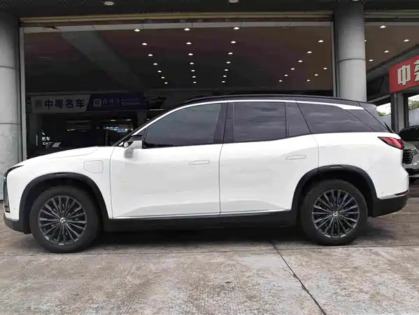 NIO ES8 2021