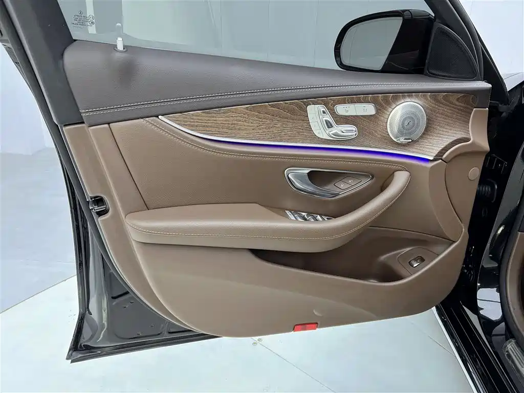 Mercedes-Benz E-Class 2023 — фото 29