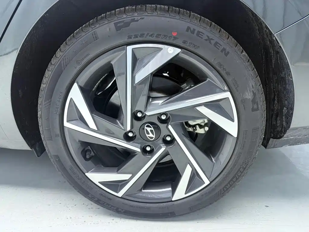 Hyundai Elantra 2023 — фото 18