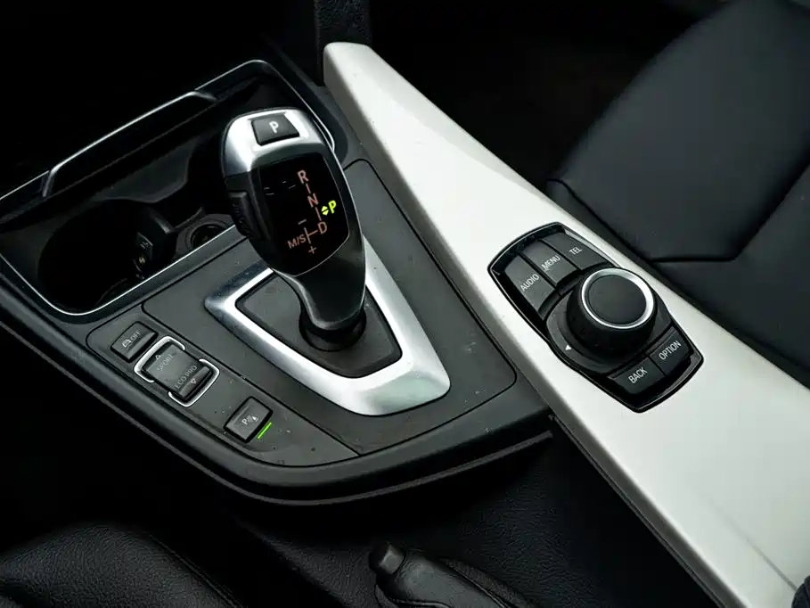 BMW 3 Series GT 2017 — фото 26