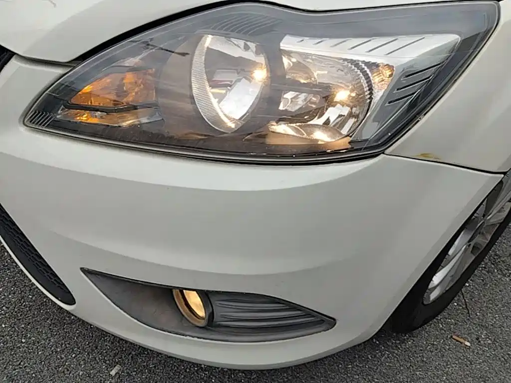 Ford Focus 2015 — фото 24