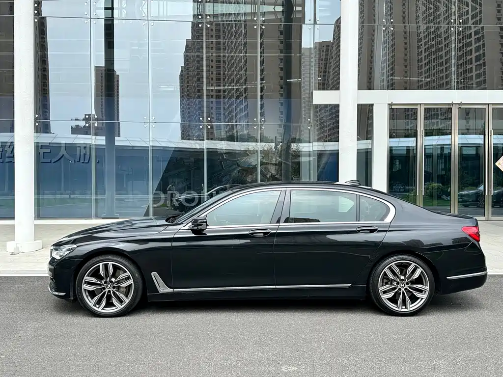 BMW 7 Series 2016 — фото 9