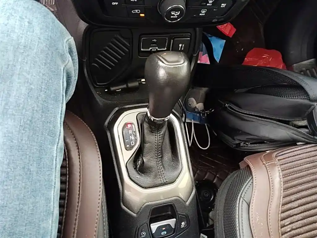 Jeep Renegade 2020 — фото 14