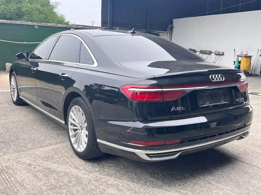 Audi A8 2021 — фото 14