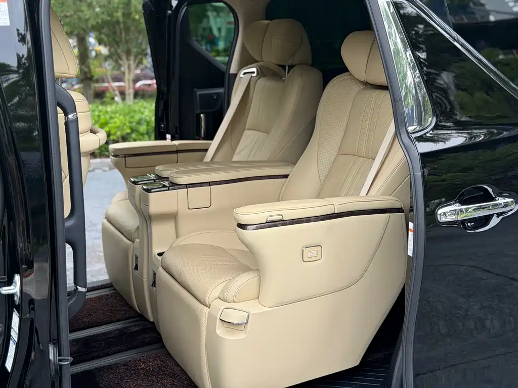 Toyota Alphard 2021 — фото 11