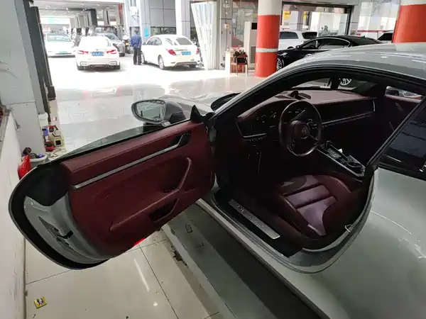 Porsche 911 2023