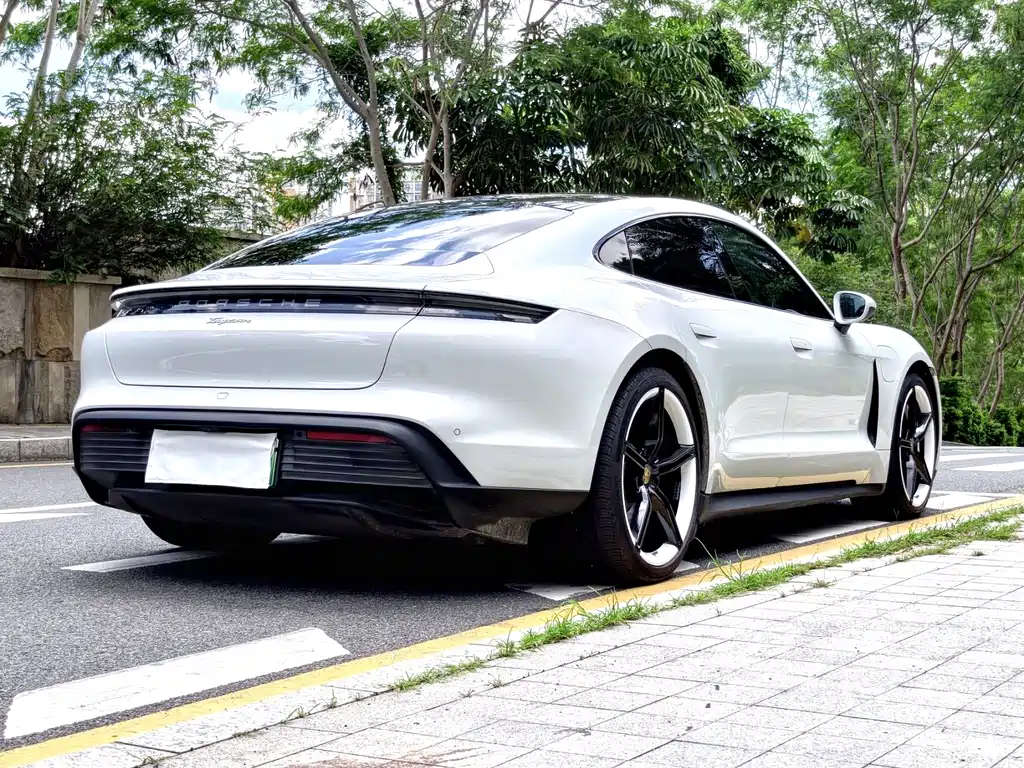 Porsche Taycan 2021 — фото 2