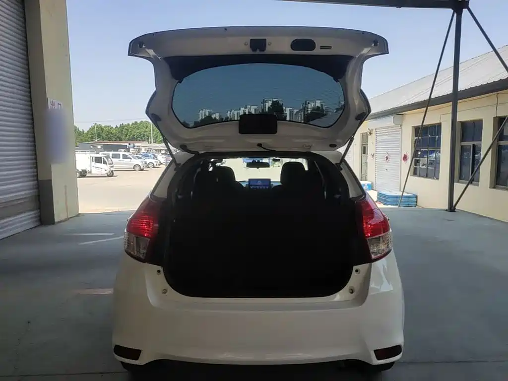 Toyota Yaris L 2016 — фото 19