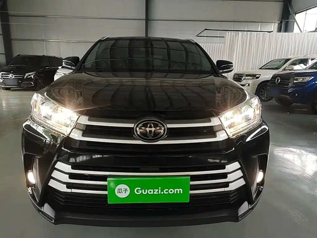 Toyota Highlander 2022 — фото 3