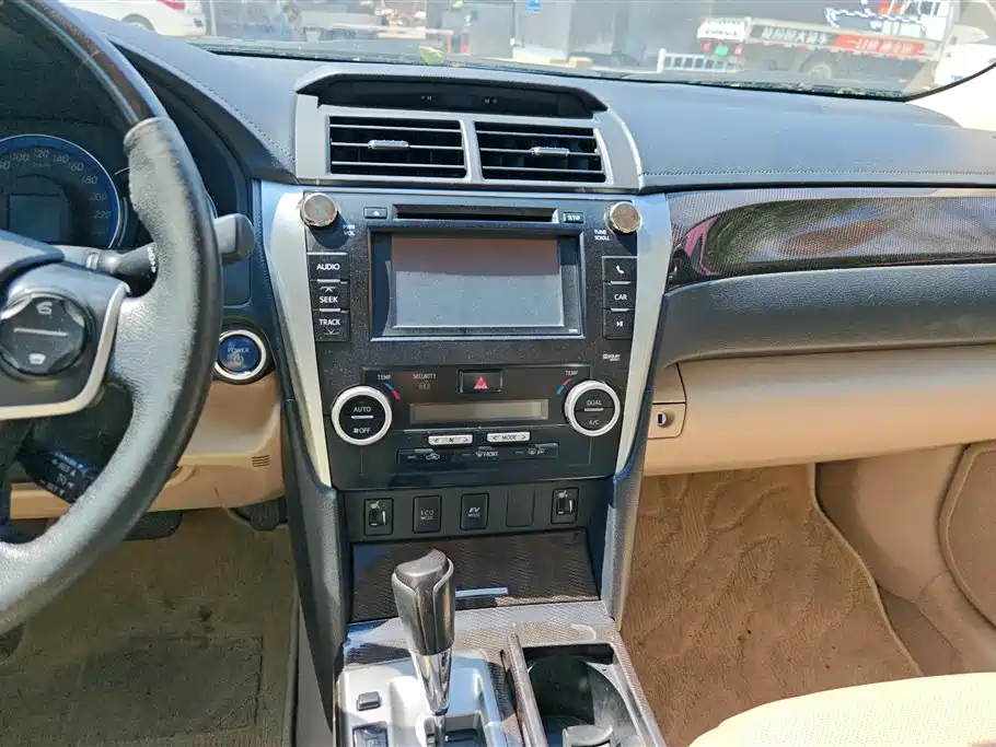 Toyota Camry 2014 — фото 13