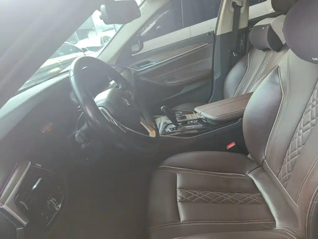 BMW 5 Series 2019 — фото 15