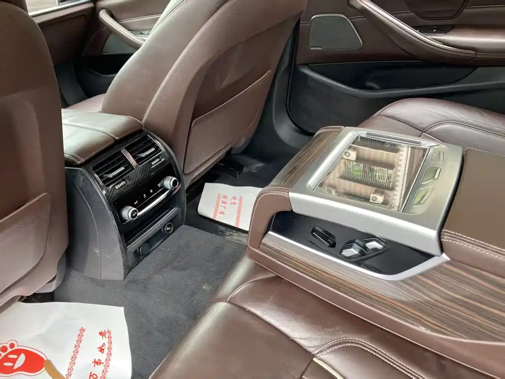 BMW 5 Series 2017 — фото 11