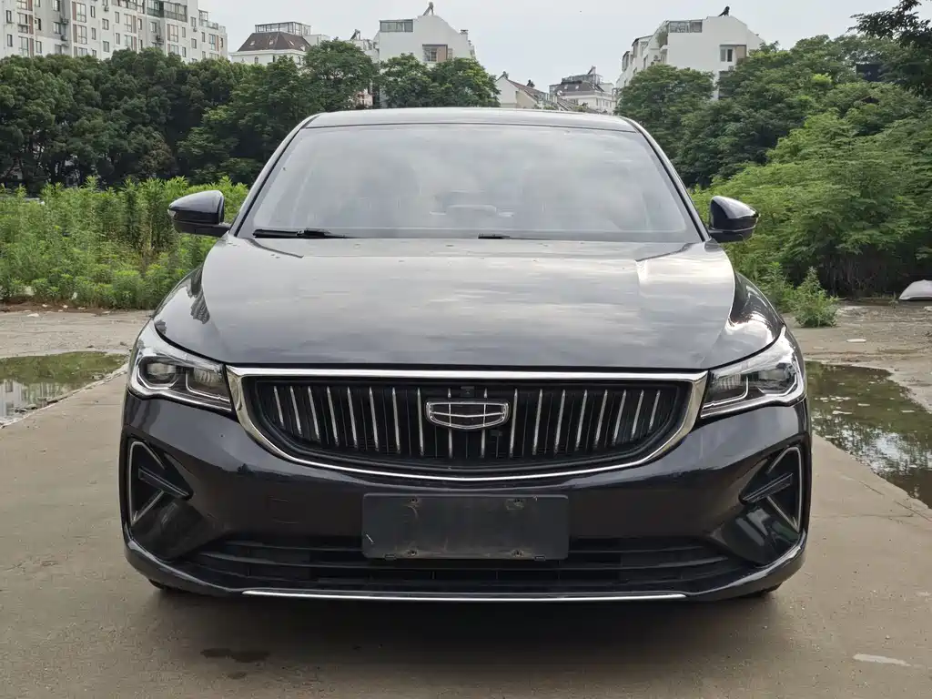 Geely Emgrand 2022