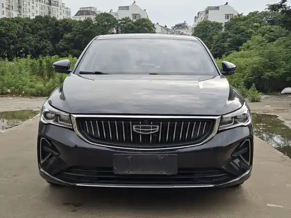 Geely Emgrand 2022
