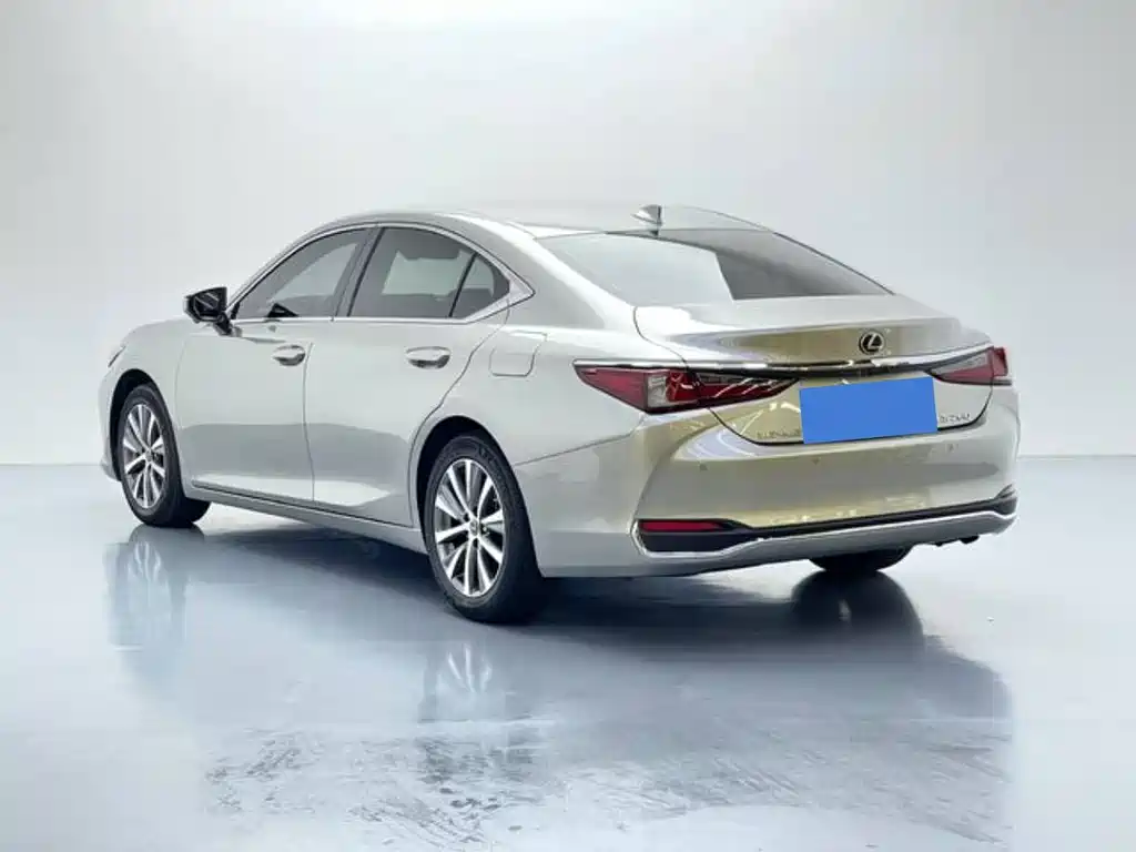 Lexus ES 2019 — фото 4