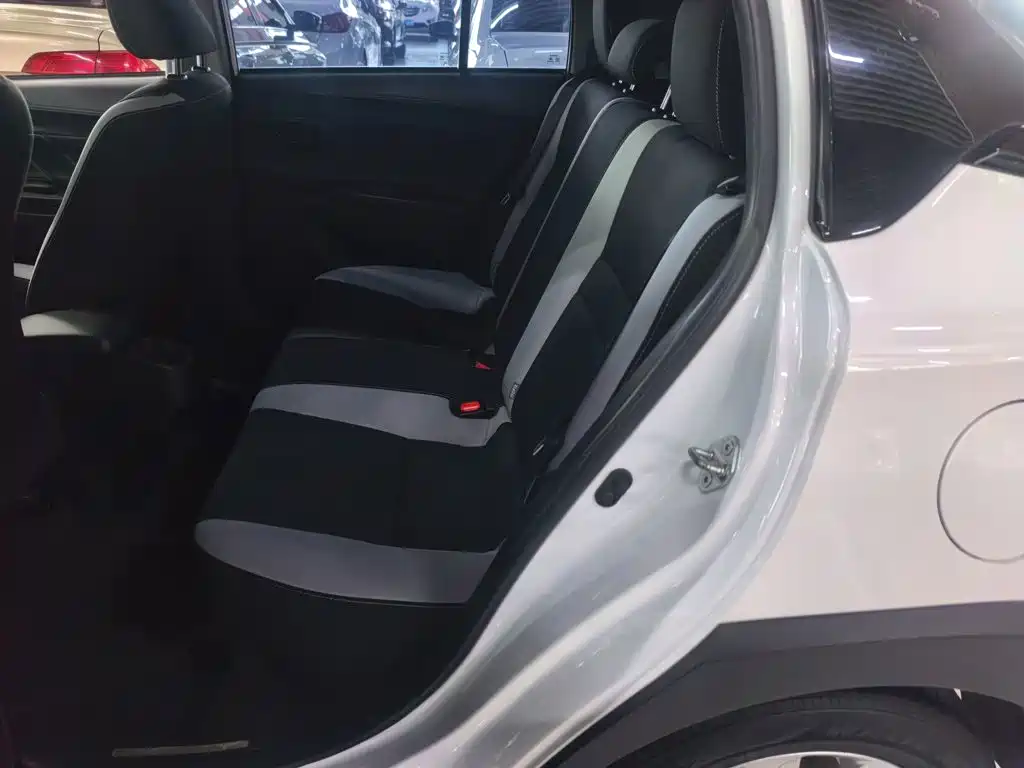 Toyota Yaris L 2022 — фото 13