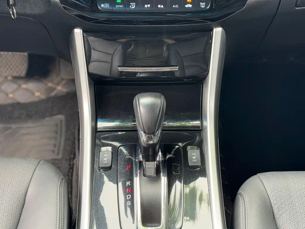 Honda Accord 2017 — фото 8