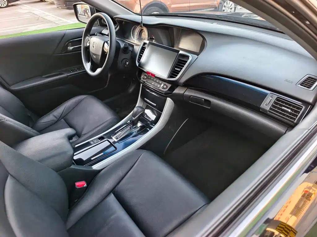 Honda Accord 2018 — фото 17