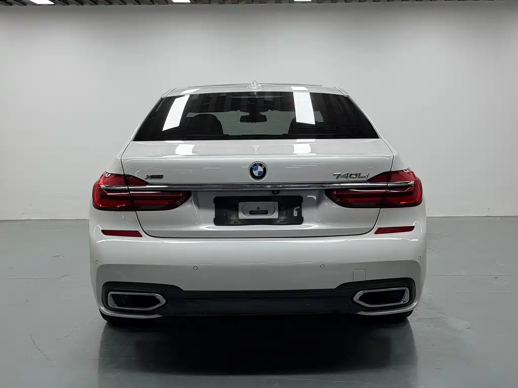BMW 7 Series 2018 — фото 25