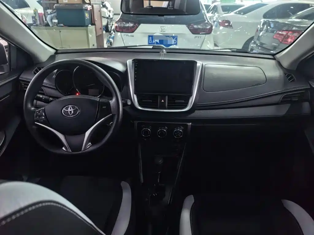 Toyota Yaris L 2022 — фото 14