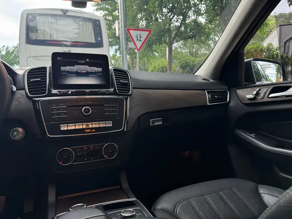 Mercedes-Benz GLE 2017 — фото 20