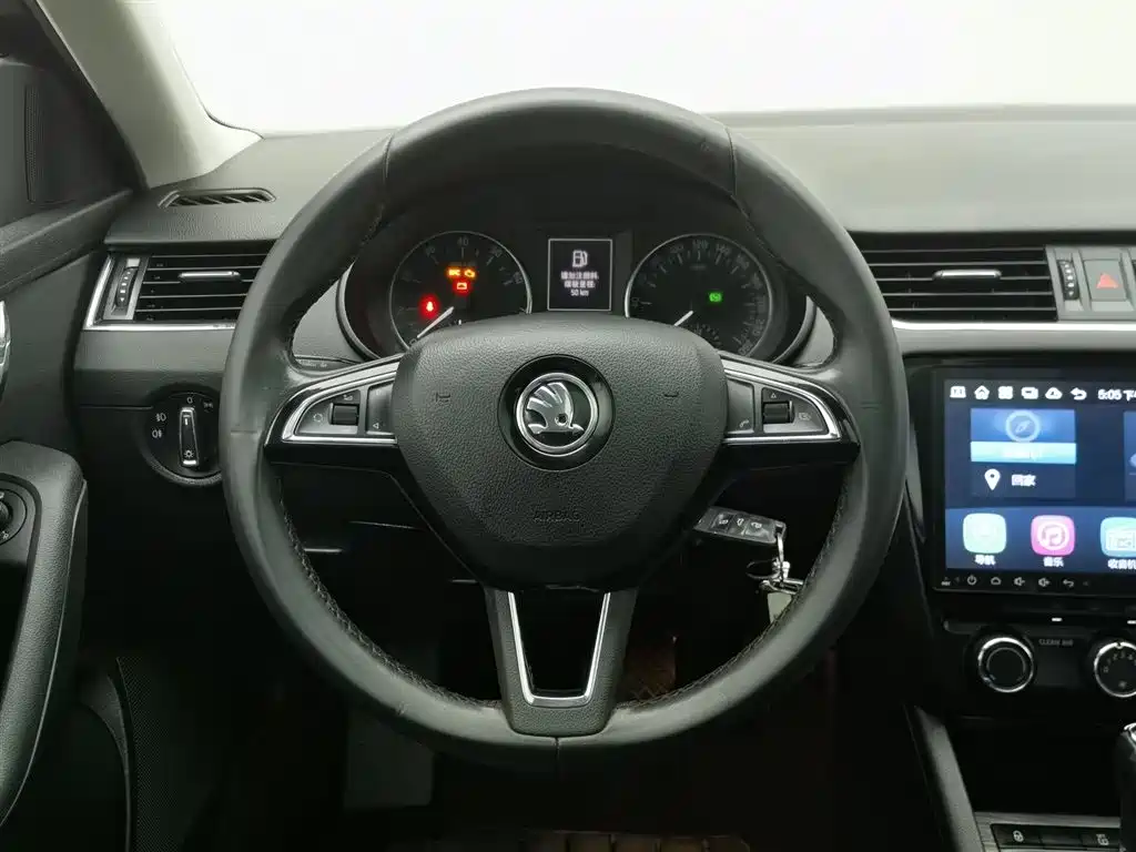 Skoda Octavia 2017 — фото 11