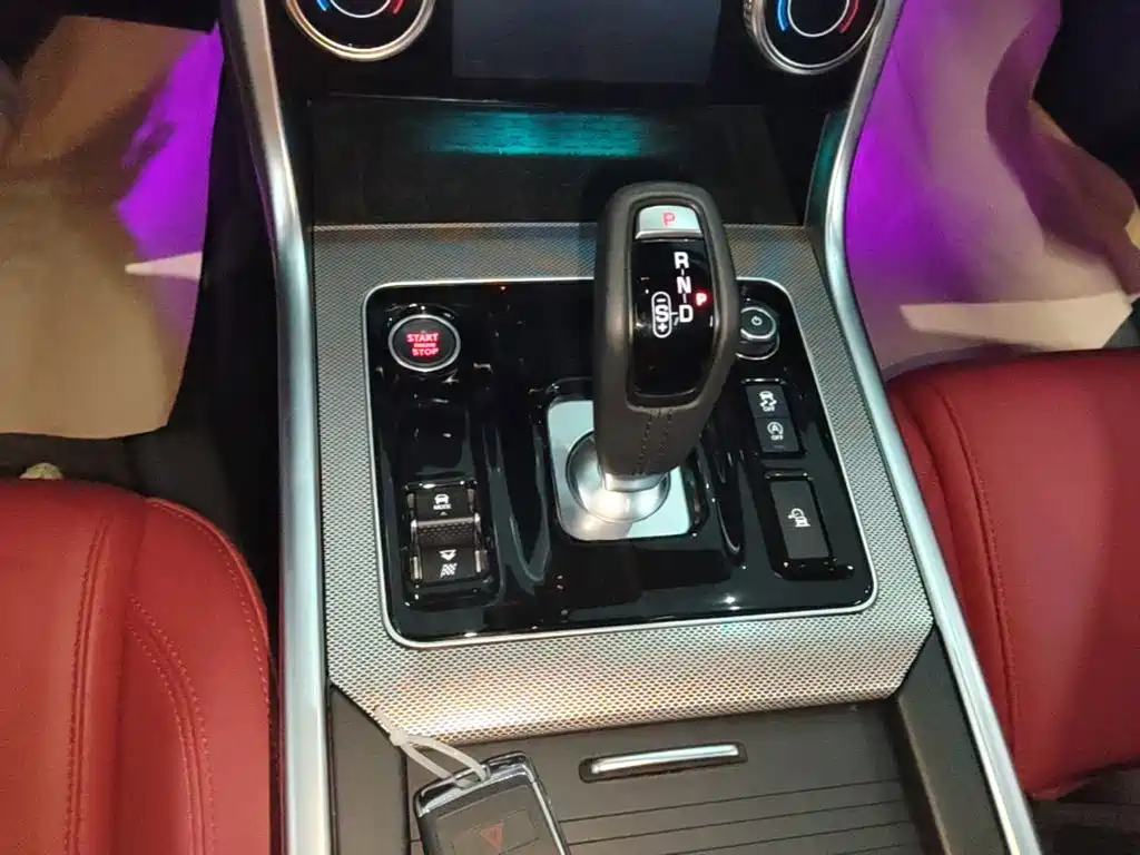 Jaguar XEL 2025 — фото 14