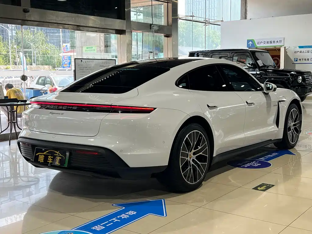 Porsche Taycan 2025