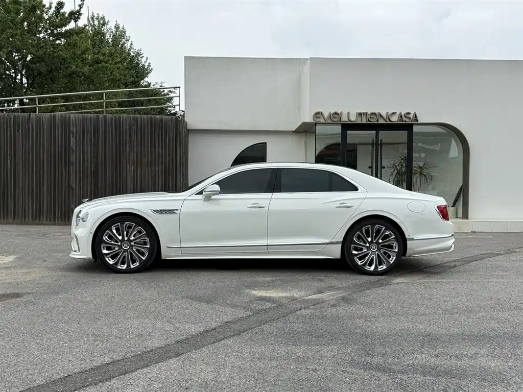 Bentley Flying Spur PHEV 2025 — фото 4