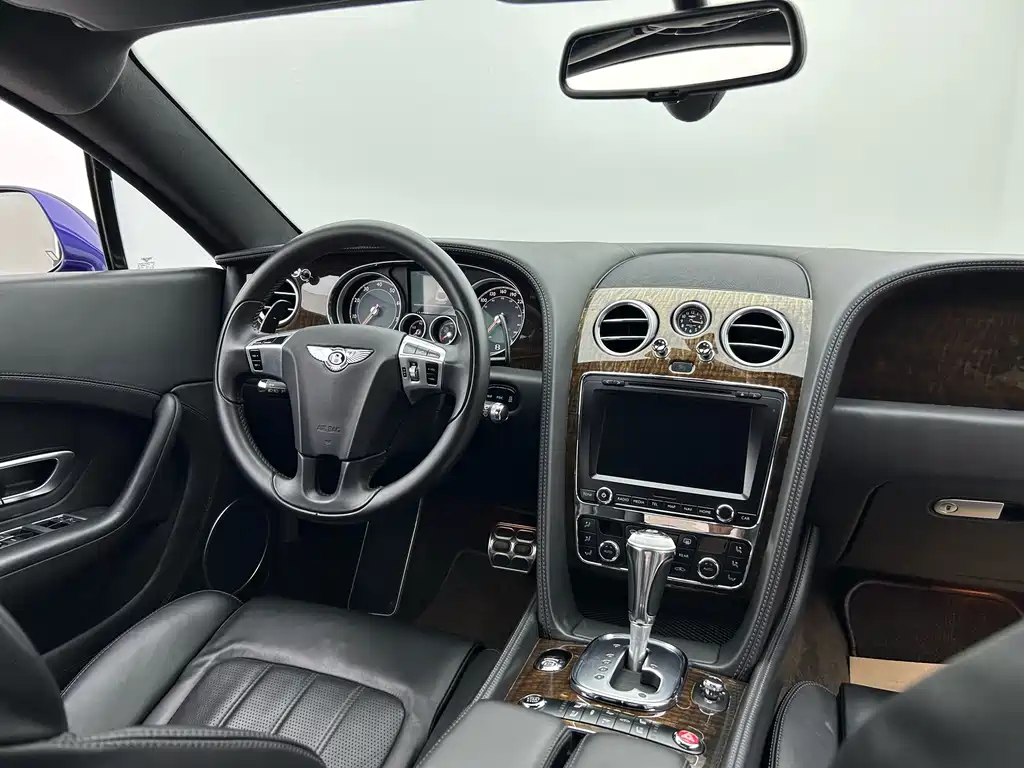 Bentley Continental 2016 — фото 10