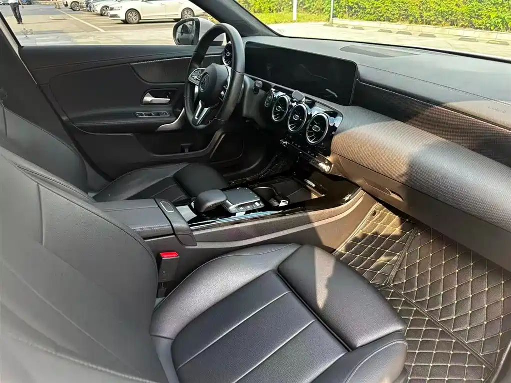 Mercedes-Benz A-Class 2021 — фото 15