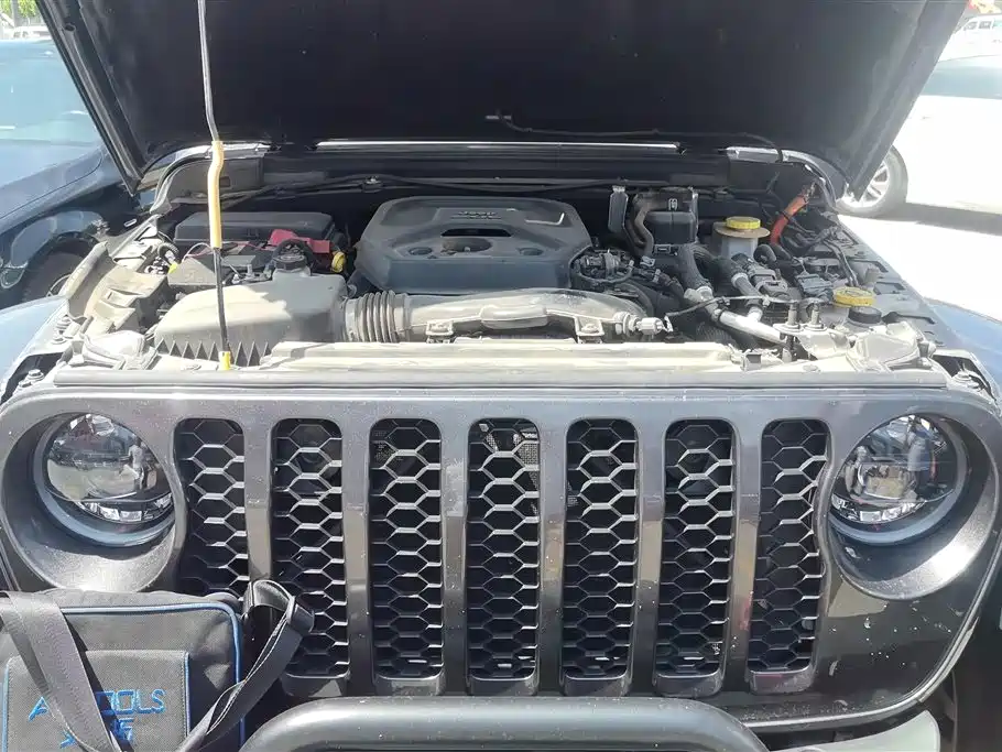 Jeep Wrangler PHEV 2023 — фото 10